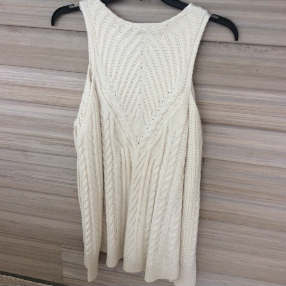 LC Cold Shoulder Sweater - Picture 4 of 4